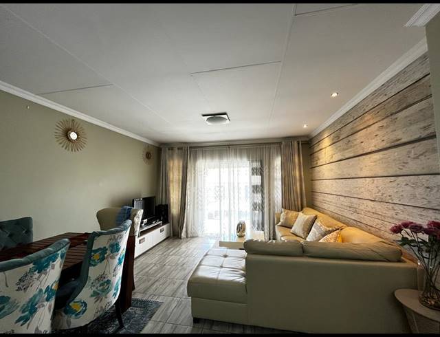2 BEDROOM TOWNHOUSE FOR SALE IN NOORDWYK